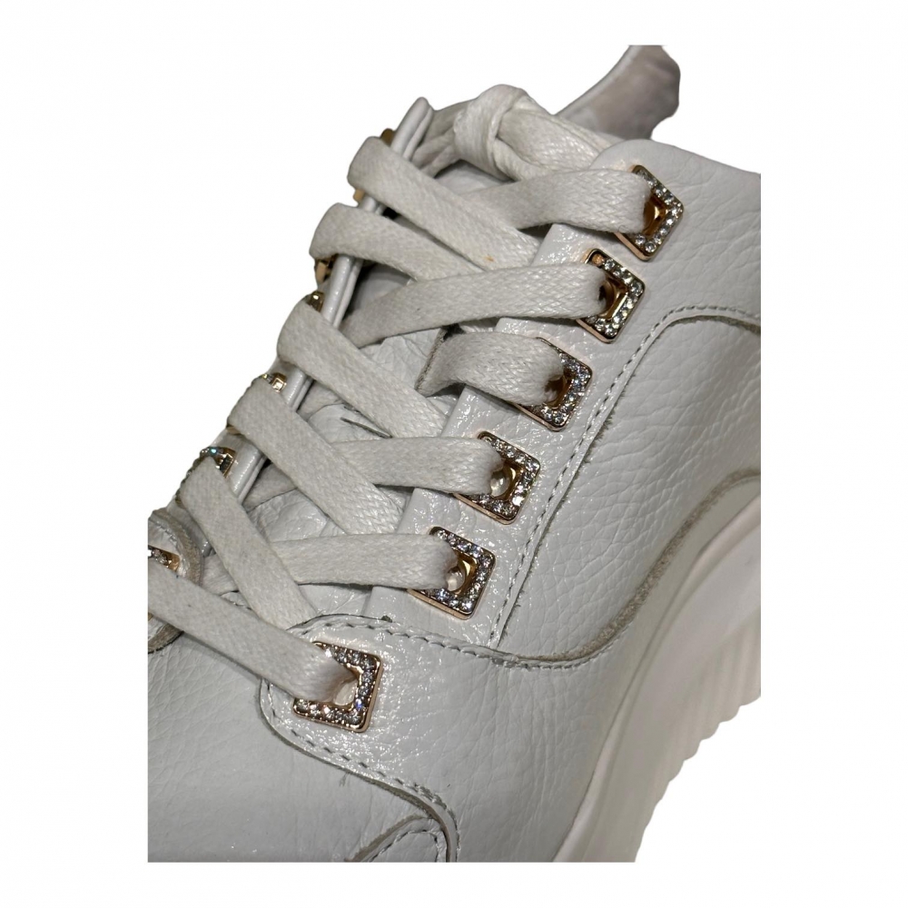 Hvit lett preget skinn sneakers Bibba.no sko kl r og tilbeh r