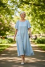 Lyseblå rundhalset viskosekjole thumbnail