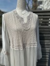 Beige silkekjole thumbnail