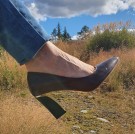 Mørk brun pumps med gull thumbnail