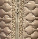 Delikat beige jakke m perler thumbnail