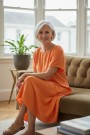Orange rundhalset viskosekjole thumbnail