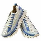 Lyseblå og hvit sneakers thumbnail
