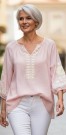 Rosa bluse m cremehvite broderinger thumbnail