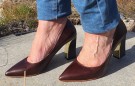 Mørk brun pumps med gull thumbnail