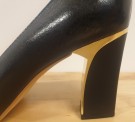 Sort pumps med gull thumbnail