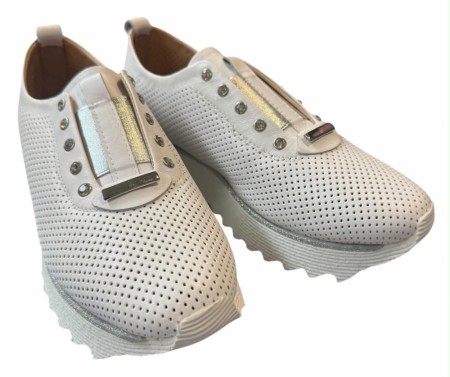 Hvit sneakers m stener