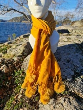Okergult skjerf