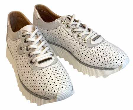 Hvit sneakers MED snøring