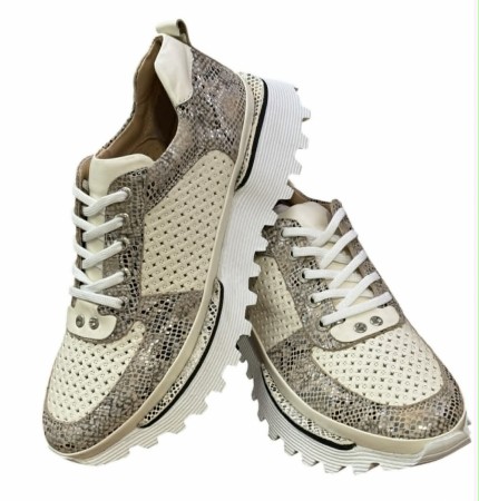 Creme og gull sneakers