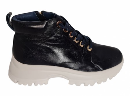 Marineblå sneakers m røff såle
