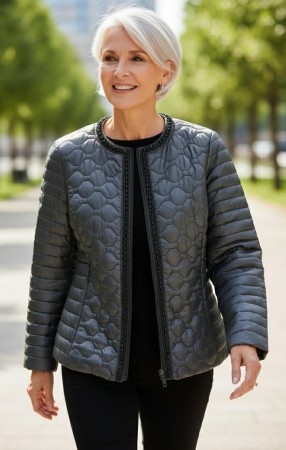 Delikat sort jakke m perler