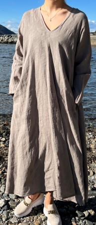 Lang v-halset kjole, taupe