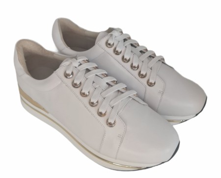 Hvite sneakers med gull stripe