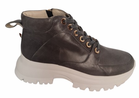 Grå sneakers m røff såle