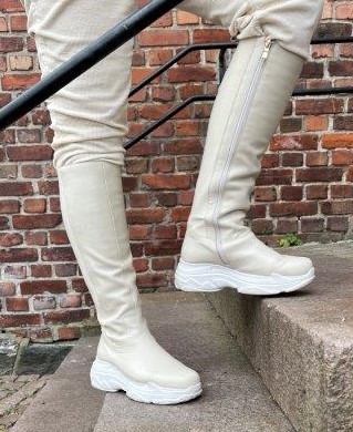 Creme støvlett med stretch, 18,5 cm