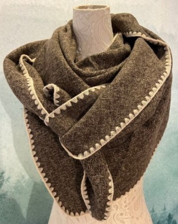 Brunt trekantskjerf