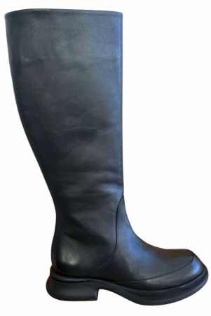 Røff sort skinnsstøvlett