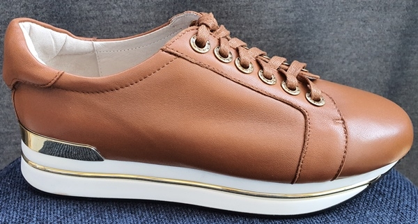 Cognac sneakers | Bibba.no klær, sko, vesker og tilbehør i NETTBUTIKK | Bibba.no klær, sko, vesker og tilbehør i
