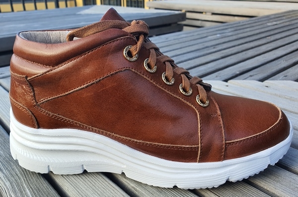 Cognac sneakers | Bibba.no klær, sko, vesker og tilbehør i NETTBUTIKK | Bibba.no klær, sko, vesker og tilbehør i